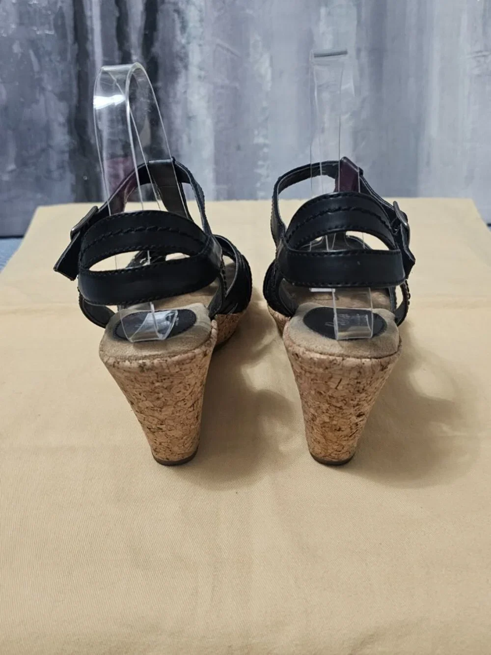 G.H. Bass & Co. Women's Black Leather Strappy Cork Wedge Sandals Shoes - Size 6 - Picture 5 of 7